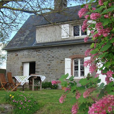 Entre Mont St Michel Et Merveille Vains Exterior photo