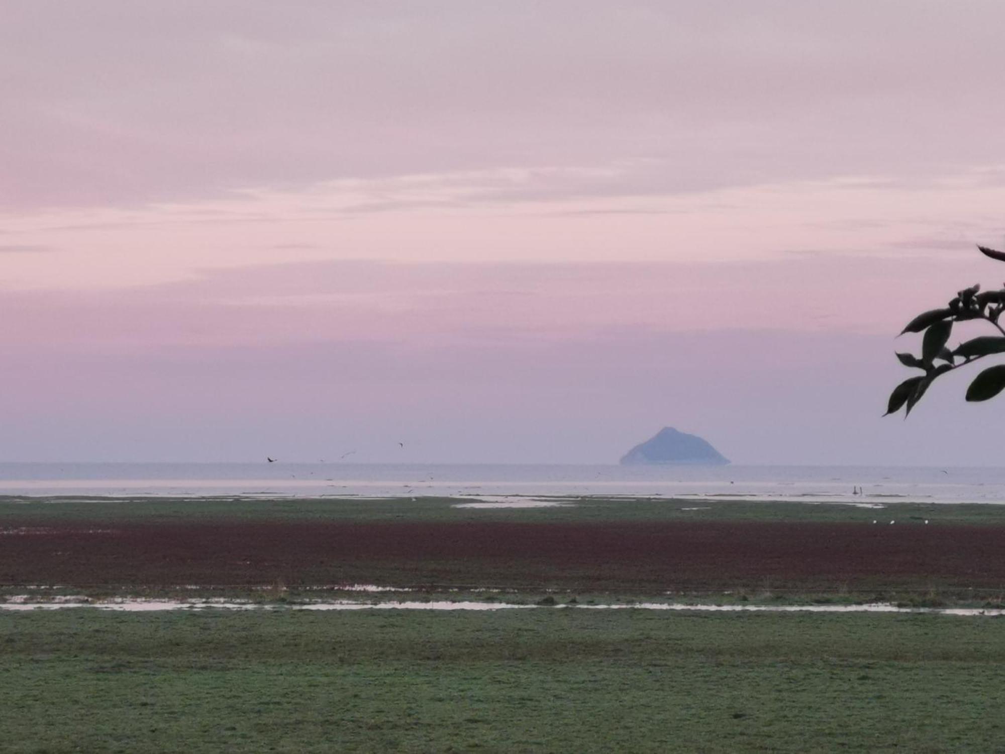 Entre Mont St Michel Et Merveille Vains Exterior photo